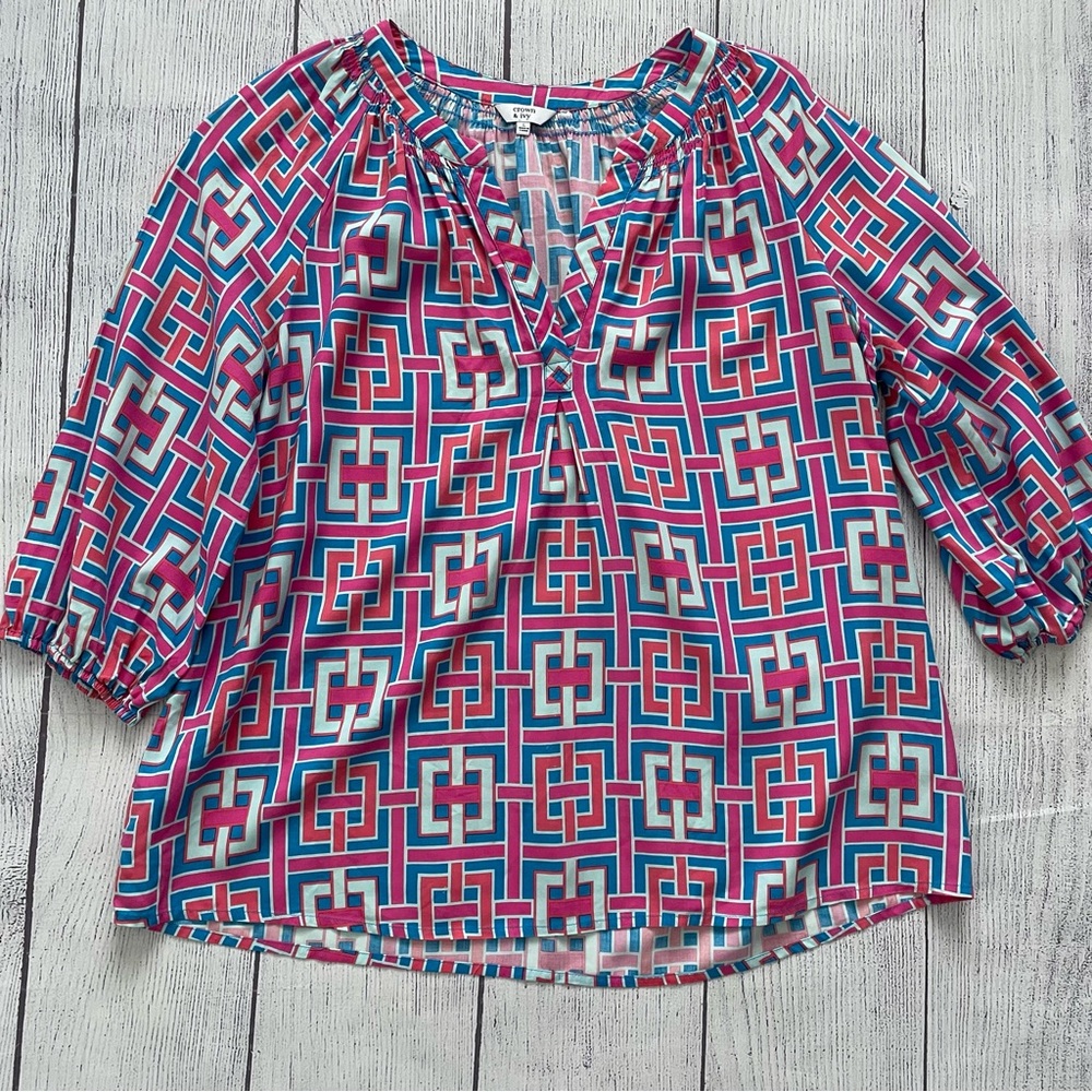 crown & ivy Blue and Pink Geometric Pink Top Size Large